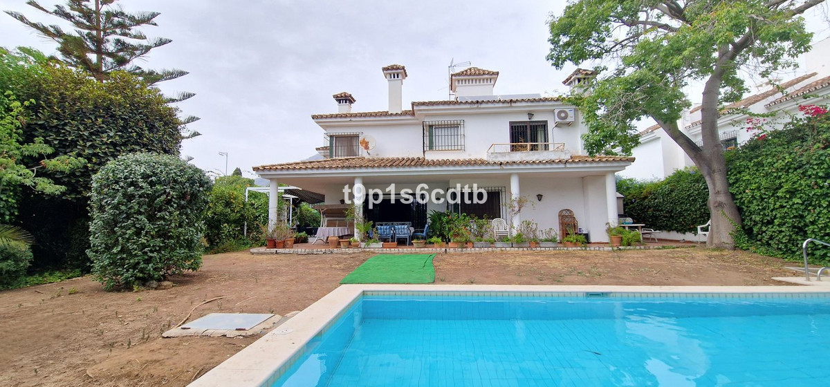 5 Bed Townhouse for sale in Marbella Costa Del Sol, Málaga, Spain
