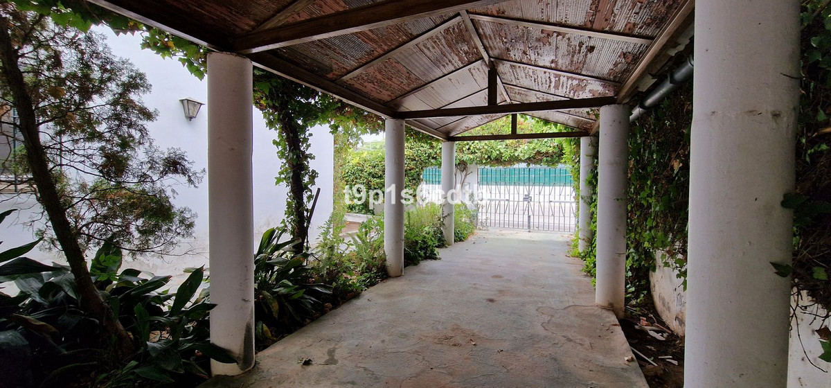 5 Bed Townhouse for sale in Marbella Costa Del Sol, Málaga, Spain