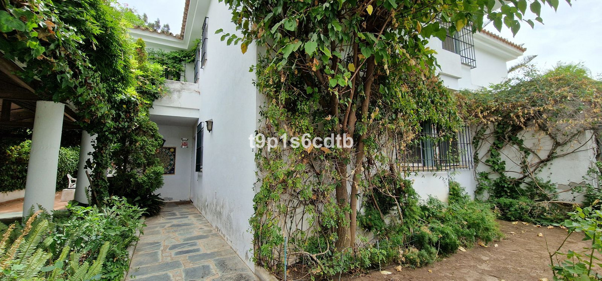 5 Bed Townhouse for sale in Marbella Costa Del Sol, Málaga, Spain