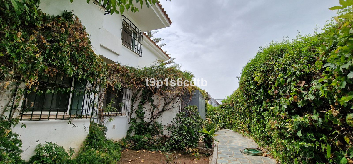 5 Bed Townhouse for sale in Marbella Costa Del Sol, Málaga, Spain