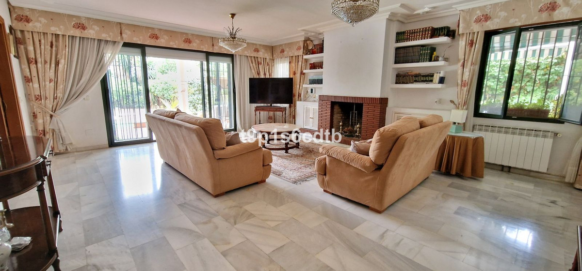 5 Bed Townhouse for sale in Marbella Costa Del Sol, Málaga, Spain