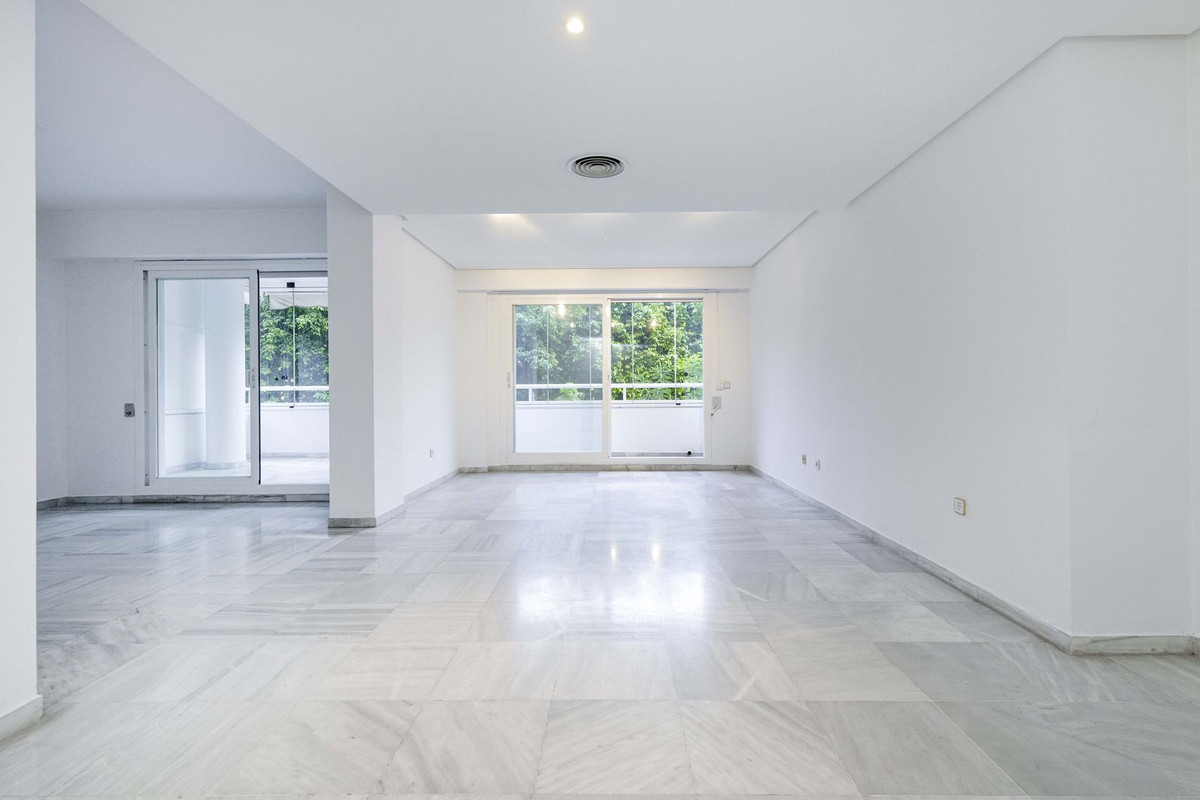 3 Bed Apartment for sale in Marbella Costa Del Sol, Málaga, Spain