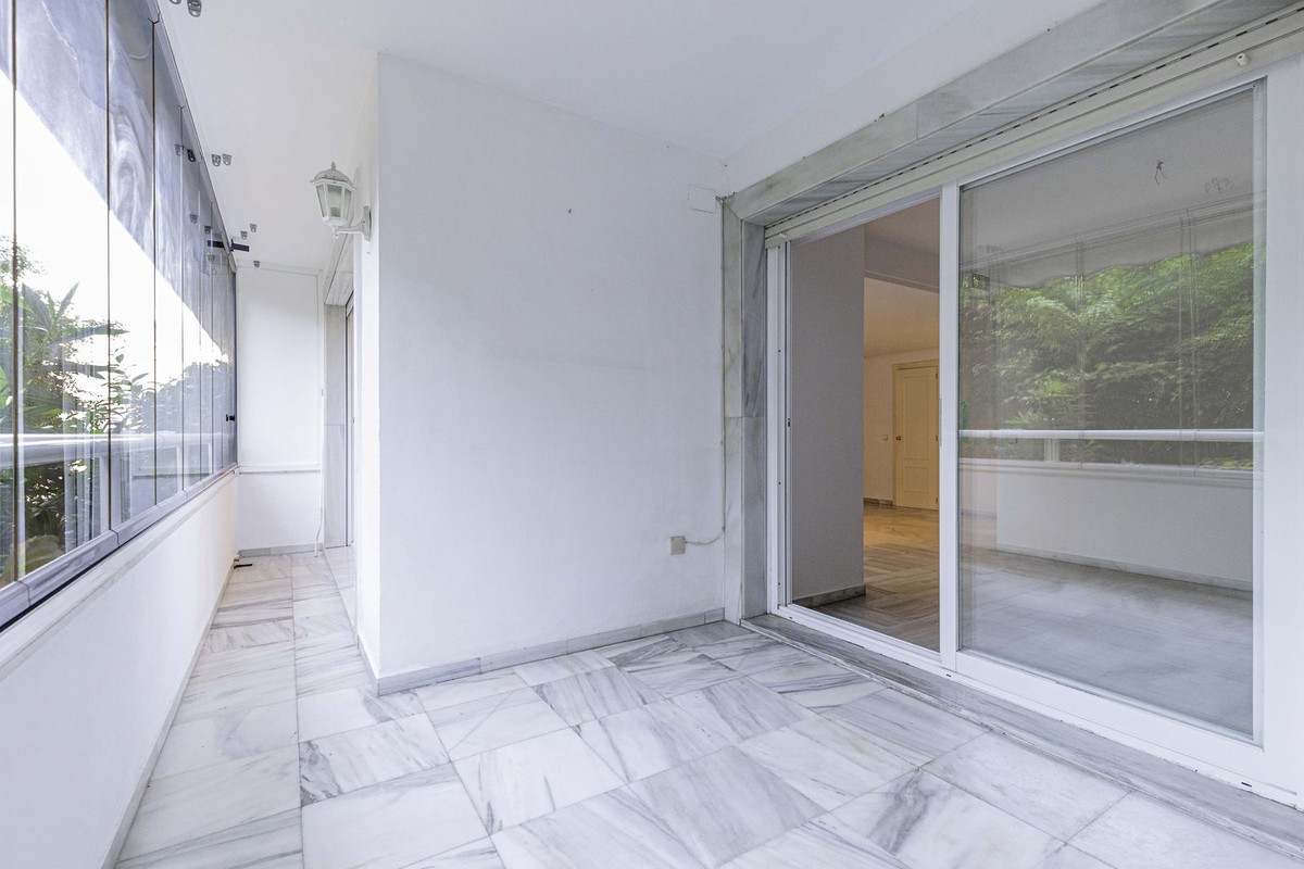 3 Bed Apartment for sale in Marbella Costa Del Sol, Málaga, Spain