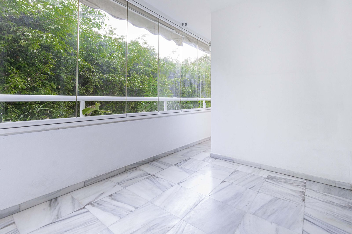 3 Bed Apartment for sale in Marbella Costa Del Sol, Málaga, Spain