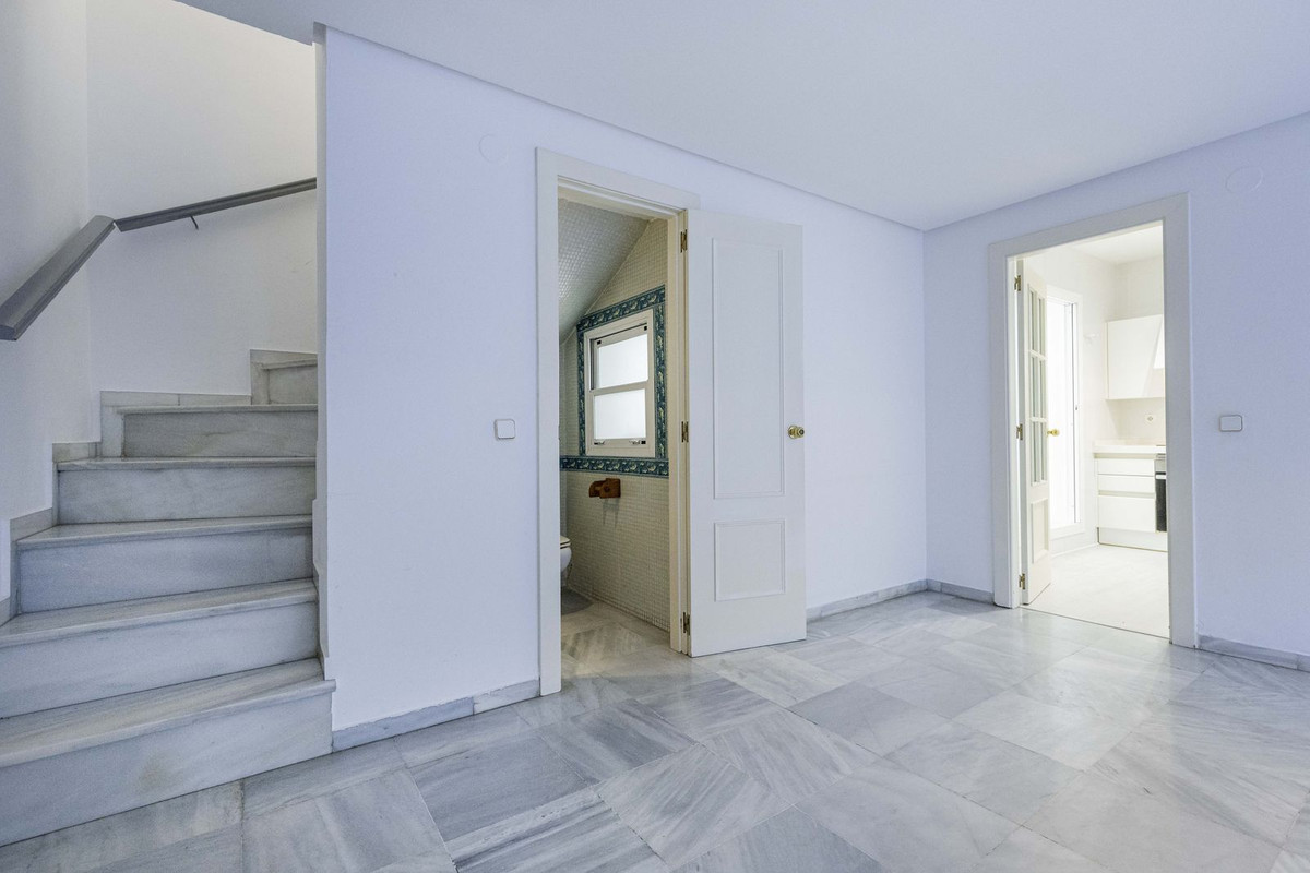 3 Bed Apartment for sale in Marbella Costa Del Sol, Málaga, Spain