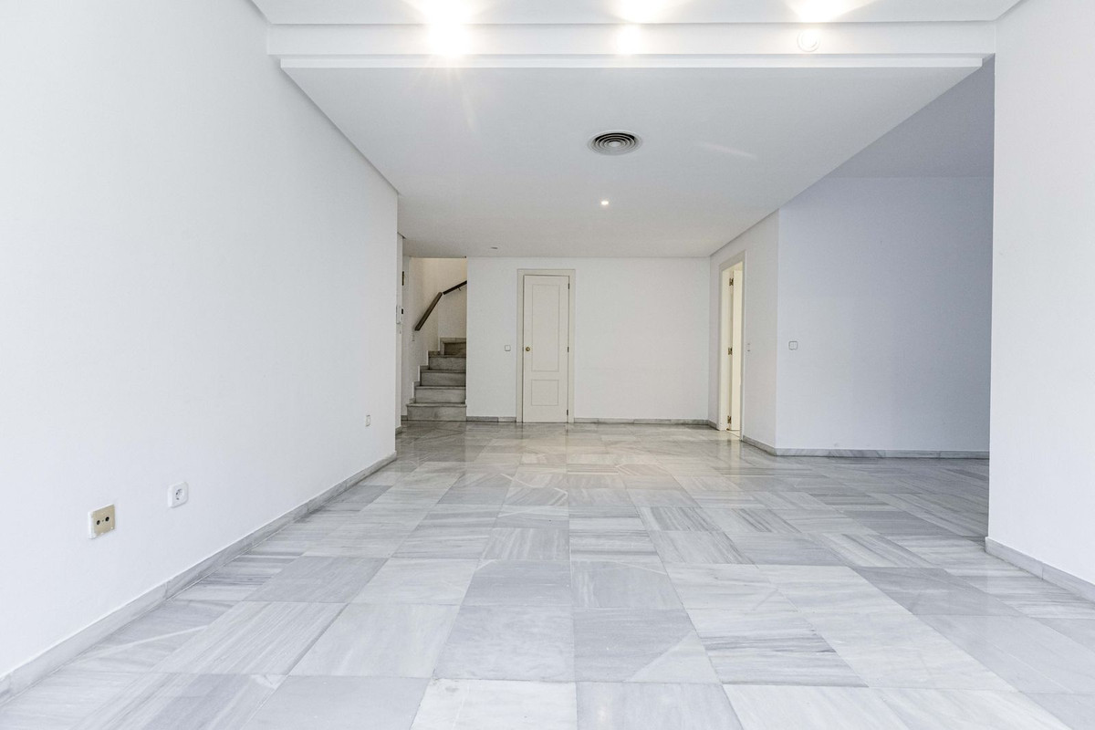 3 Bed Apartment for sale in Marbella Costa Del Sol, Málaga, Spain