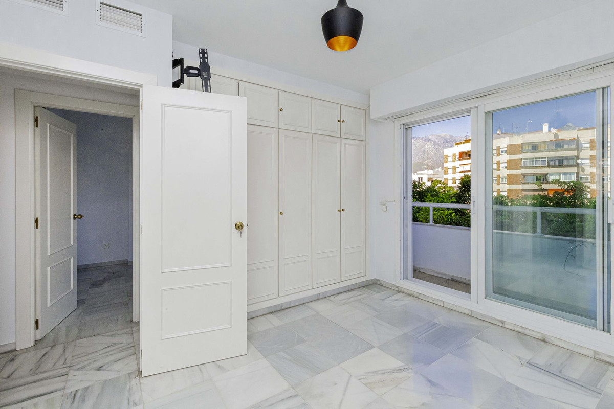 3 Bed Apartment for sale in Marbella Costa Del Sol, Málaga, Spain