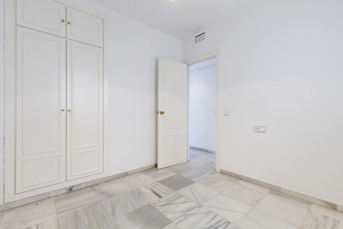 3 Bed Apartment for sale in Marbella Costa Del Sol, Málaga, Spain