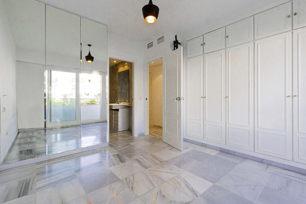 3 Bed Apartment for sale in Marbella Costa Del Sol, Málaga, Spain