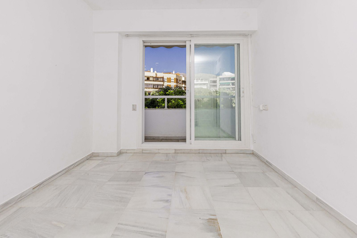 3 Bed Apartment for sale in Marbella Costa Del Sol, Málaga, Spain