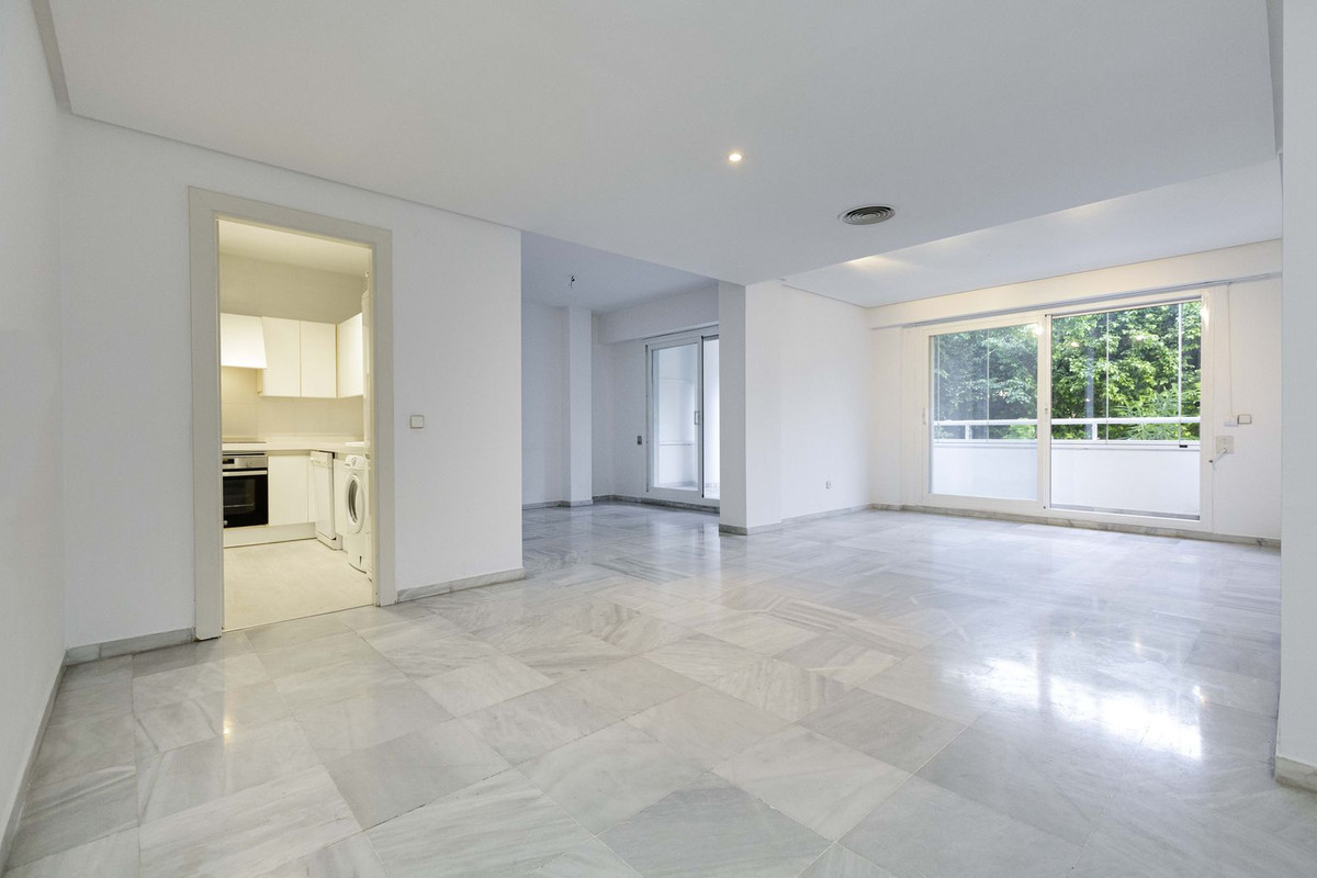 3 Bed Apartment for sale in Marbella Costa Del Sol, Málaga, Spain