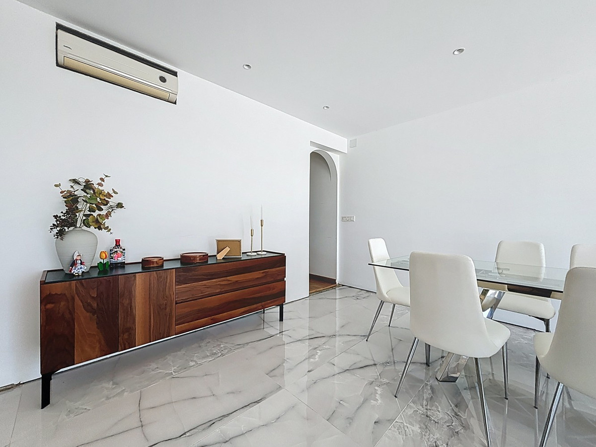 5 Bed Townhouse for sale in Almayate Costa Del Sol East, Málaga, Spain