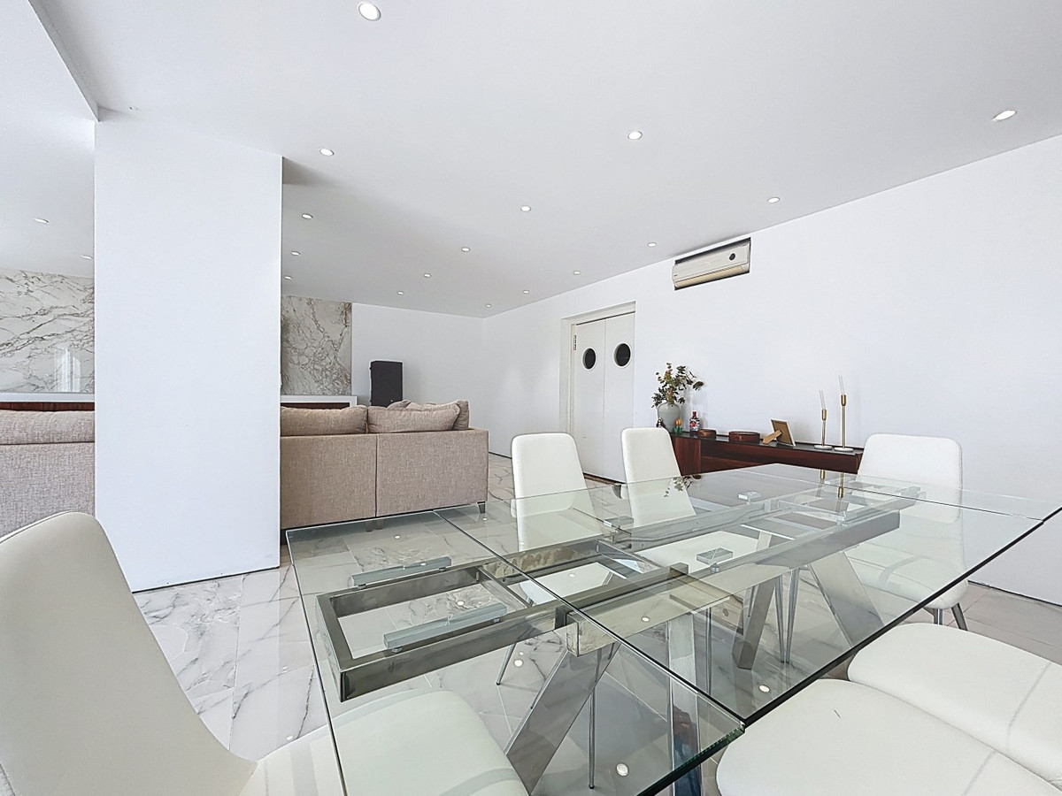 5 Bed Townhouse for sale in Almayate Costa Del Sol East, Málaga, Spain