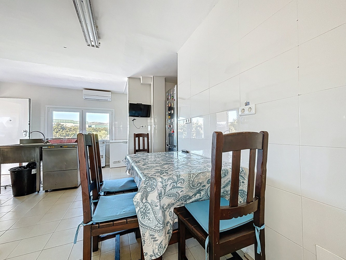 5 Bed Townhouse for sale in Almayate Costa Del Sol East, Málaga, Spain