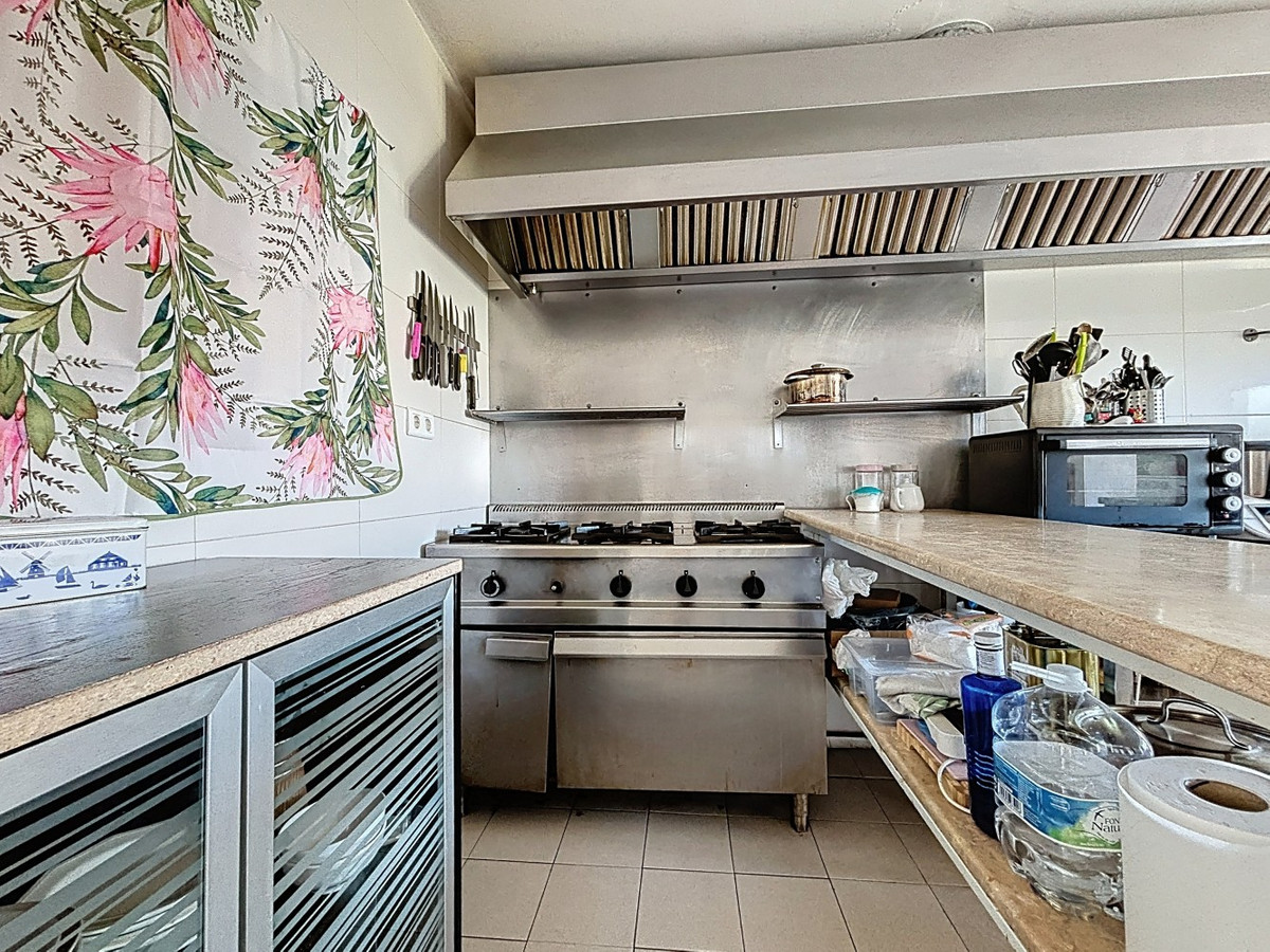 5 Bed Townhouse for sale in Almayate Costa Del Sol East, Málaga, Spain
