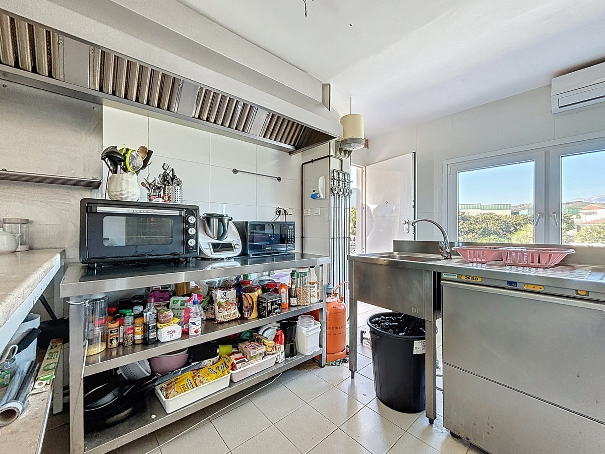 5 Bed Townhouse for sale in Almayate Costa Del Sol East, Málaga, Spain