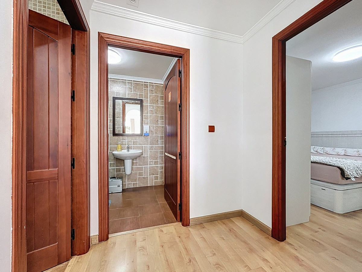 5 Bed Townhouse for sale in Almayate Costa Del Sol East, Málaga, Spain