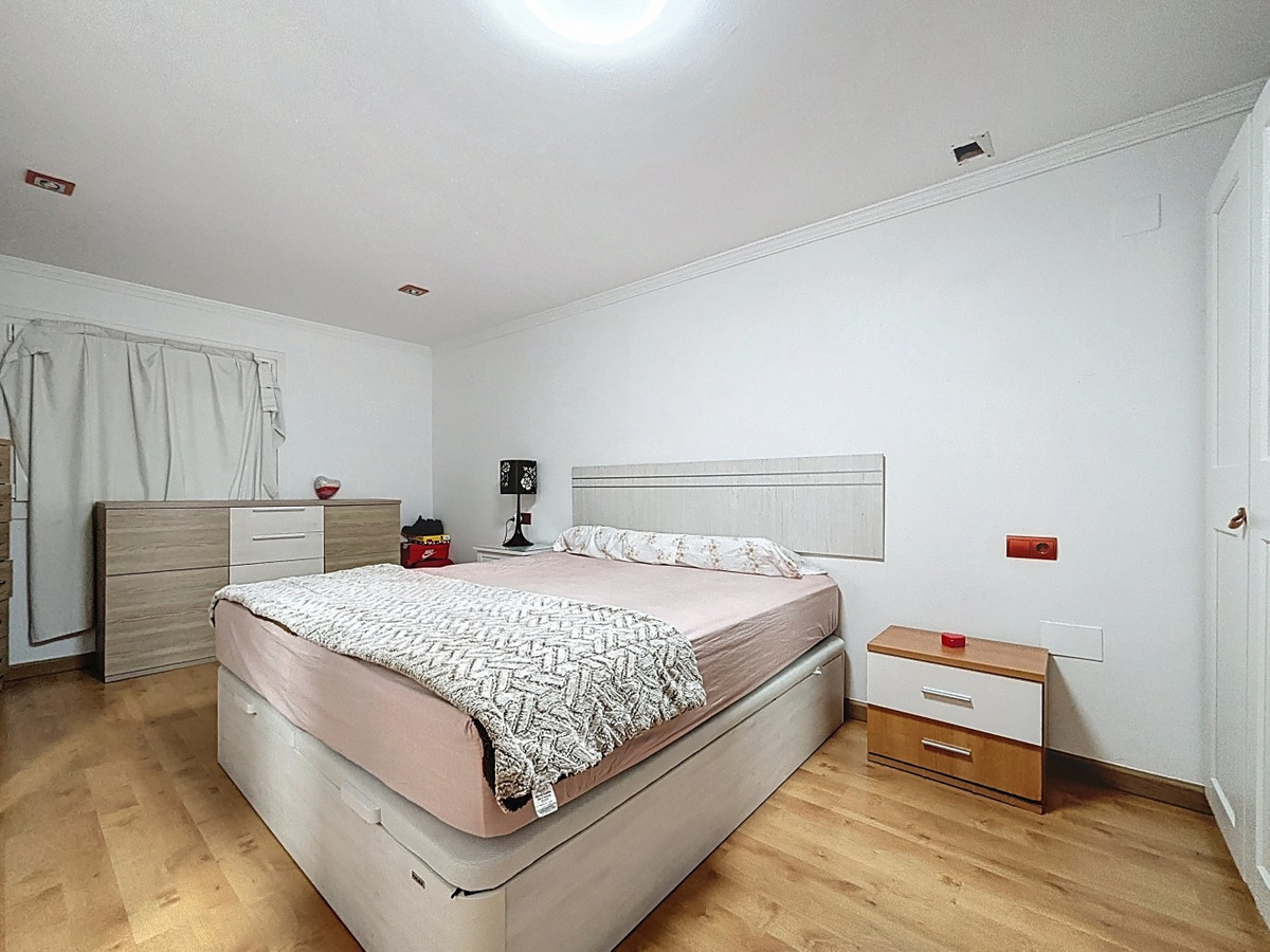 5 Bed Townhouse for sale in Almayate Costa Del Sol East, Málaga, Spain
