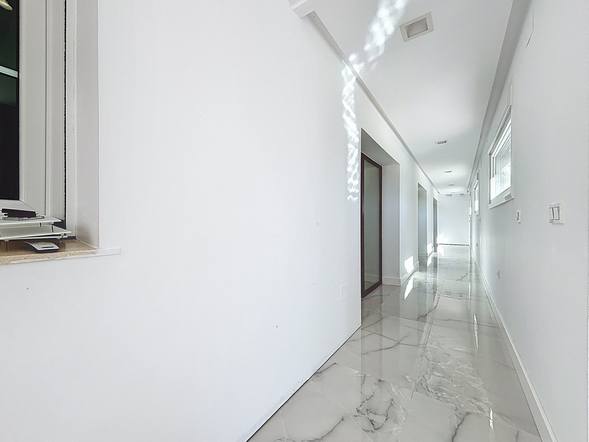 5 Bed Townhouse for sale in Almayate Costa Del Sol East, Málaga, Spain