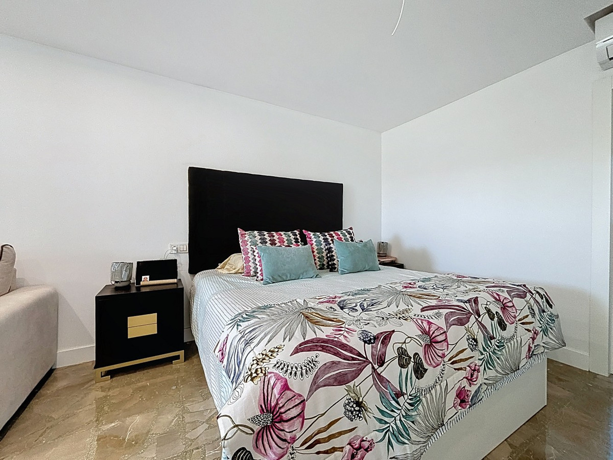 5 Bed Townhouse for sale in Almayate Costa Del Sol East, Málaga, Spain