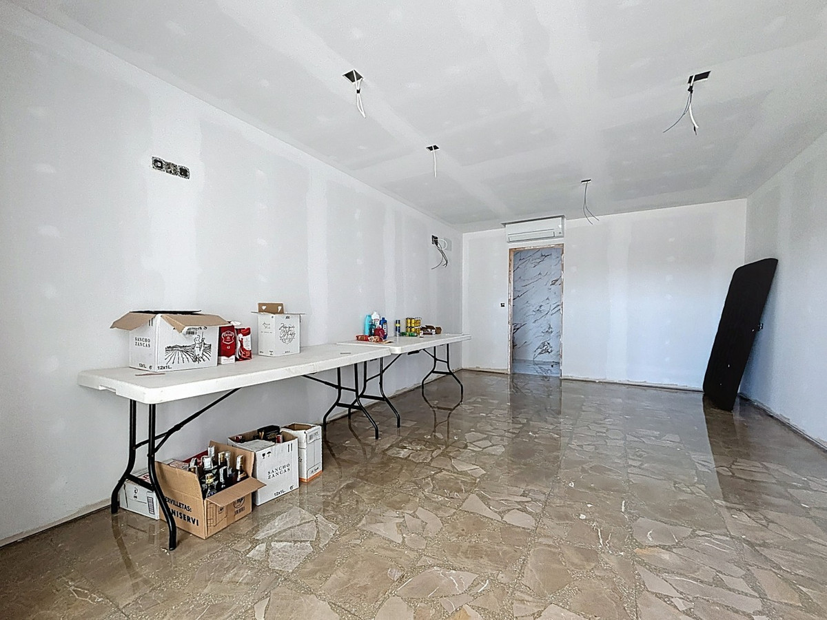 5 Bed Townhouse for sale in Almayate Costa Del Sol East, Málaga, Spain
