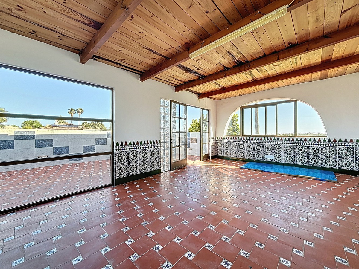 5 Bed Townhouse for sale in Almayate Costa Del Sol East, Málaga, Spain