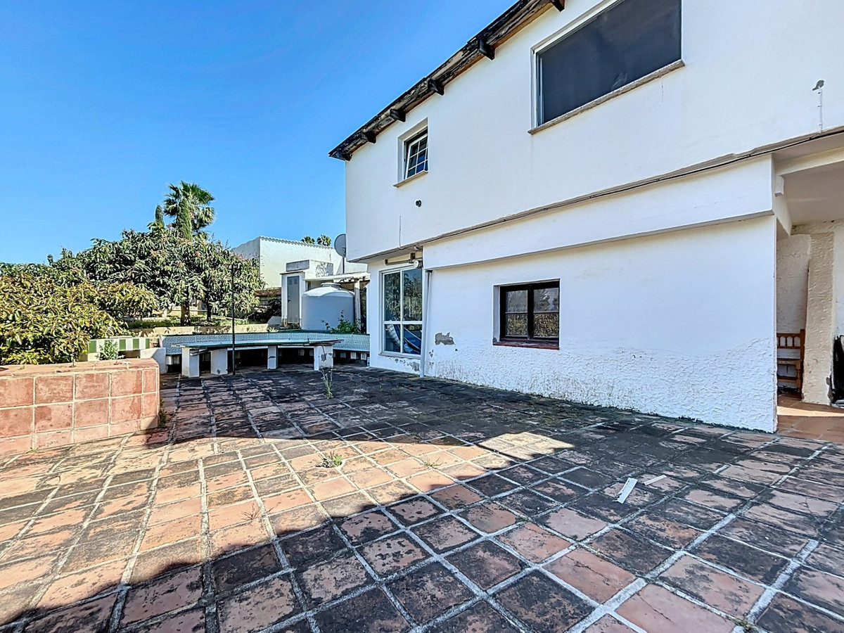 5 Bed Townhouse for sale in Almayate Costa Del Sol East, Málaga, Spain