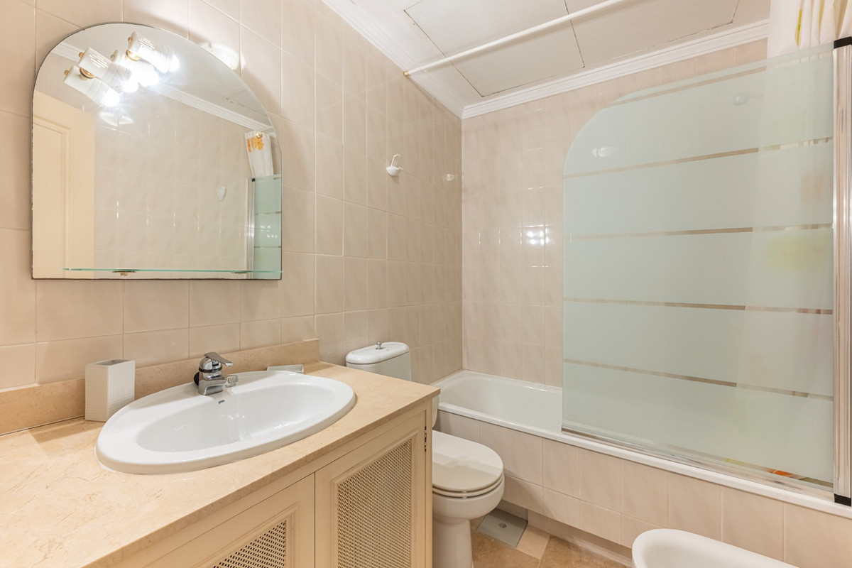 Se vende Apartamento Planta Baja de 2 dormitorios en Costa Del Sol, Málaga, España