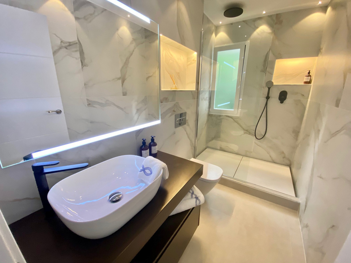 4 Bed Apartment for sale in La Quinta Costa Del Sol, Málaga, Spain