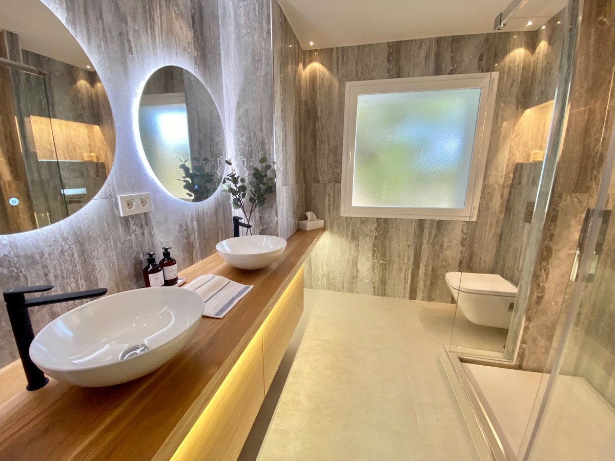 4 Bed Apartment for sale in La Quinta Costa Del Sol, Málaga, Spain