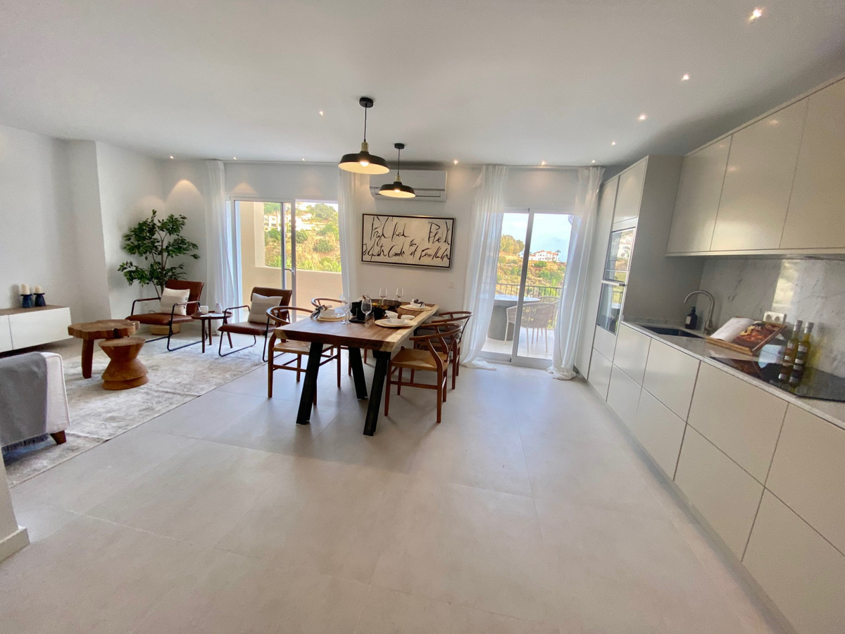 4 Bed Apartment for sale in La Quinta Costa Del Sol, Málaga, Spain