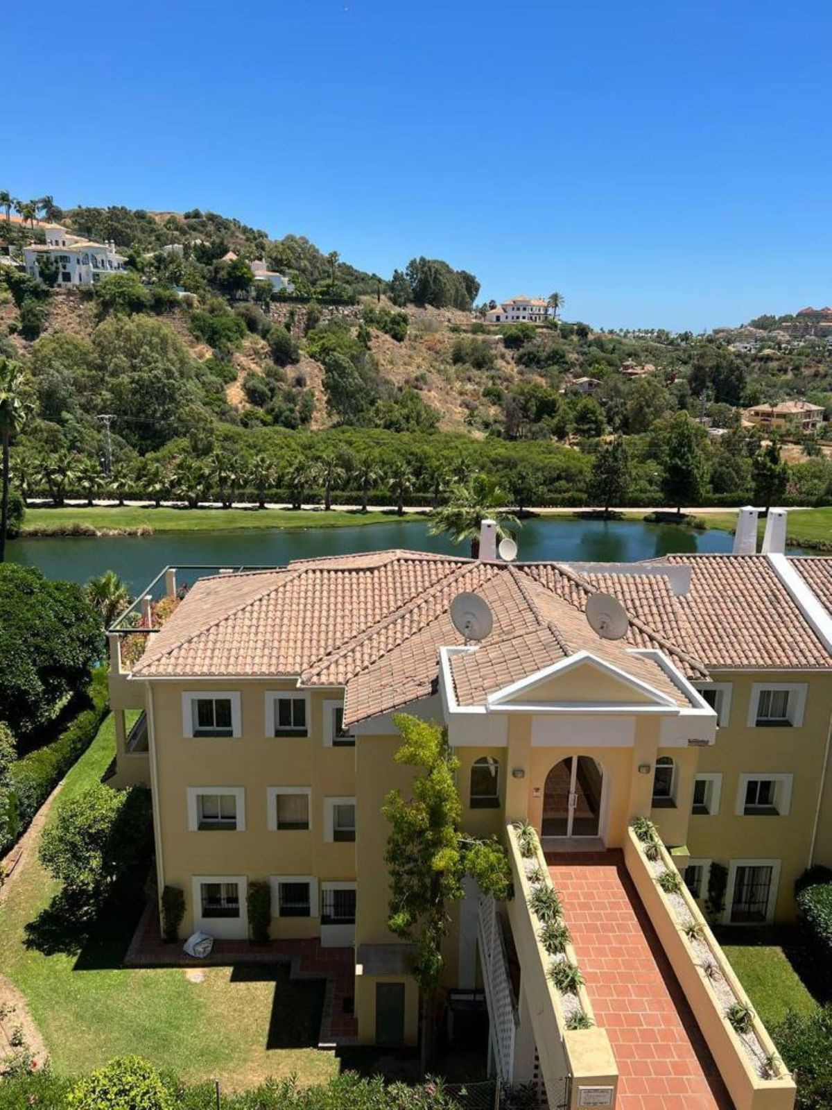 4 Bed Apartment for sale in La Quinta Costa Del Sol, Málaga, Spain