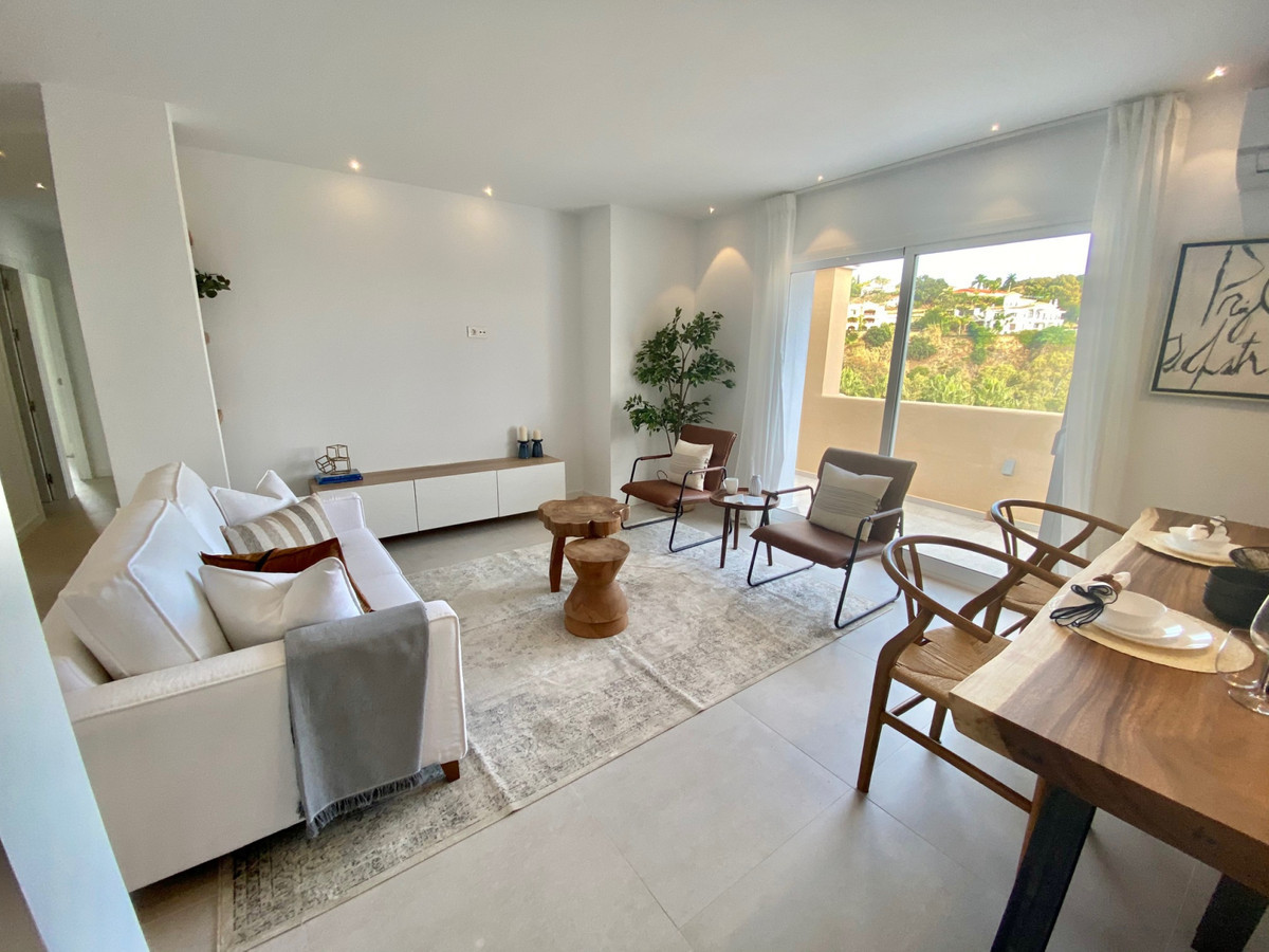 4 Bed Apartment for sale in La Quinta Costa Del Sol, Málaga, Spain