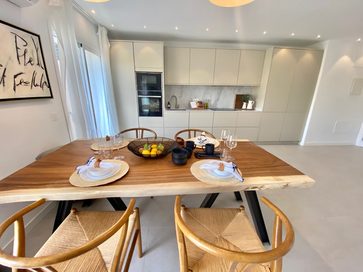 4 Bed Apartment for sale in La Quinta Costa Del Sol, Málaga, Spain