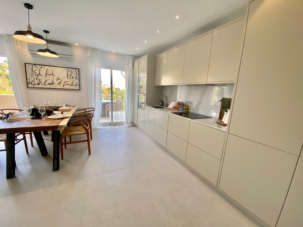 4 Bed Apartment for sale in La Quinta Costa Del Sol, Málaga, Spain