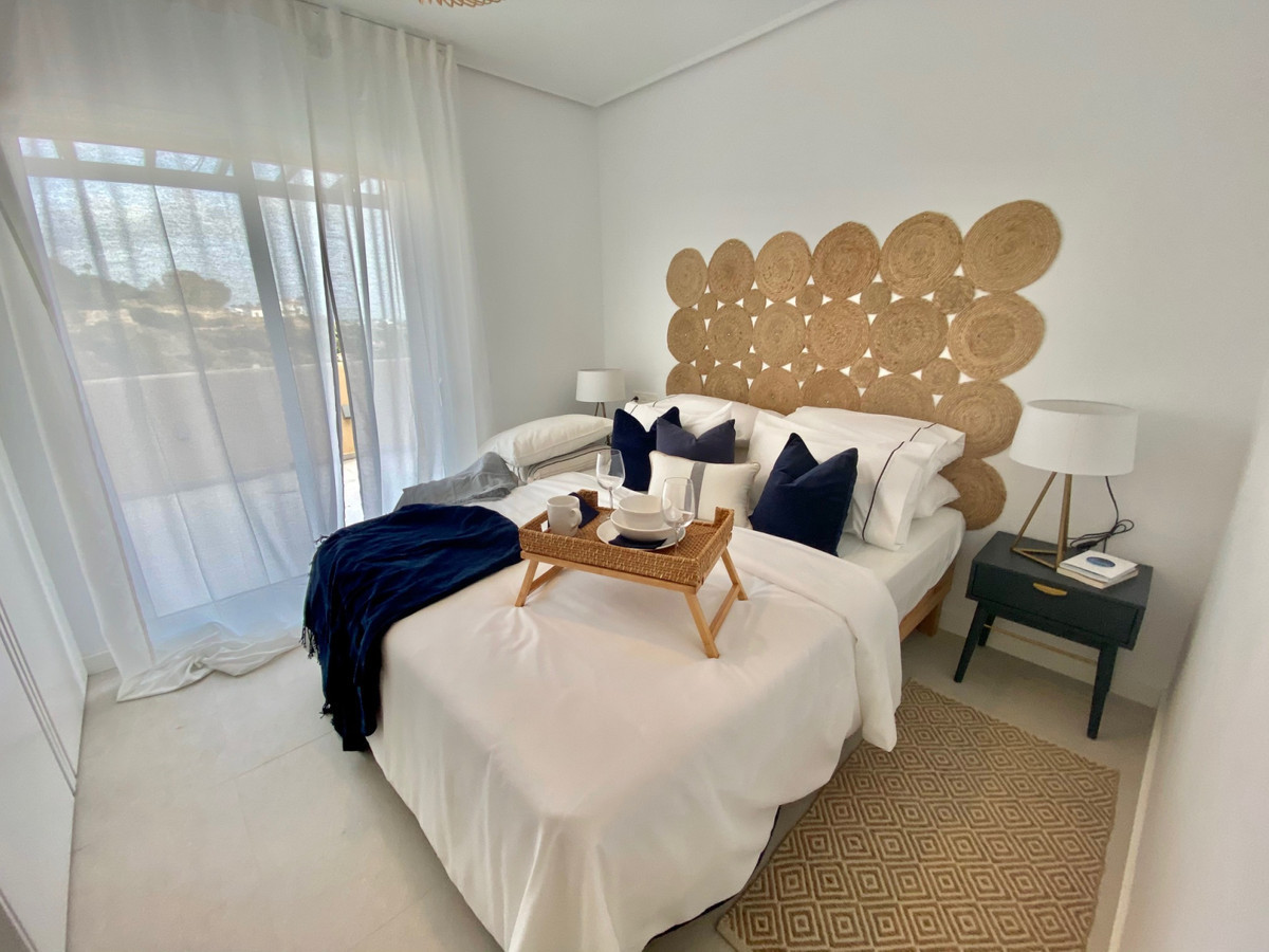 4 Bed Apartment for sale in La Quinta Costa Del Sol, Málaga, Spain