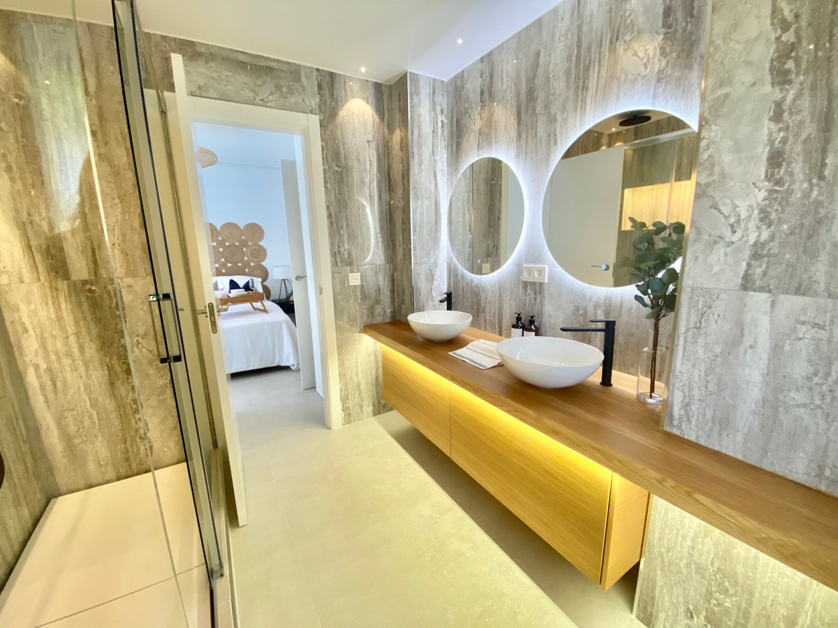 4 Bed Apartment for sale in La Quinta Costa Del Sol, Málaga, Spain