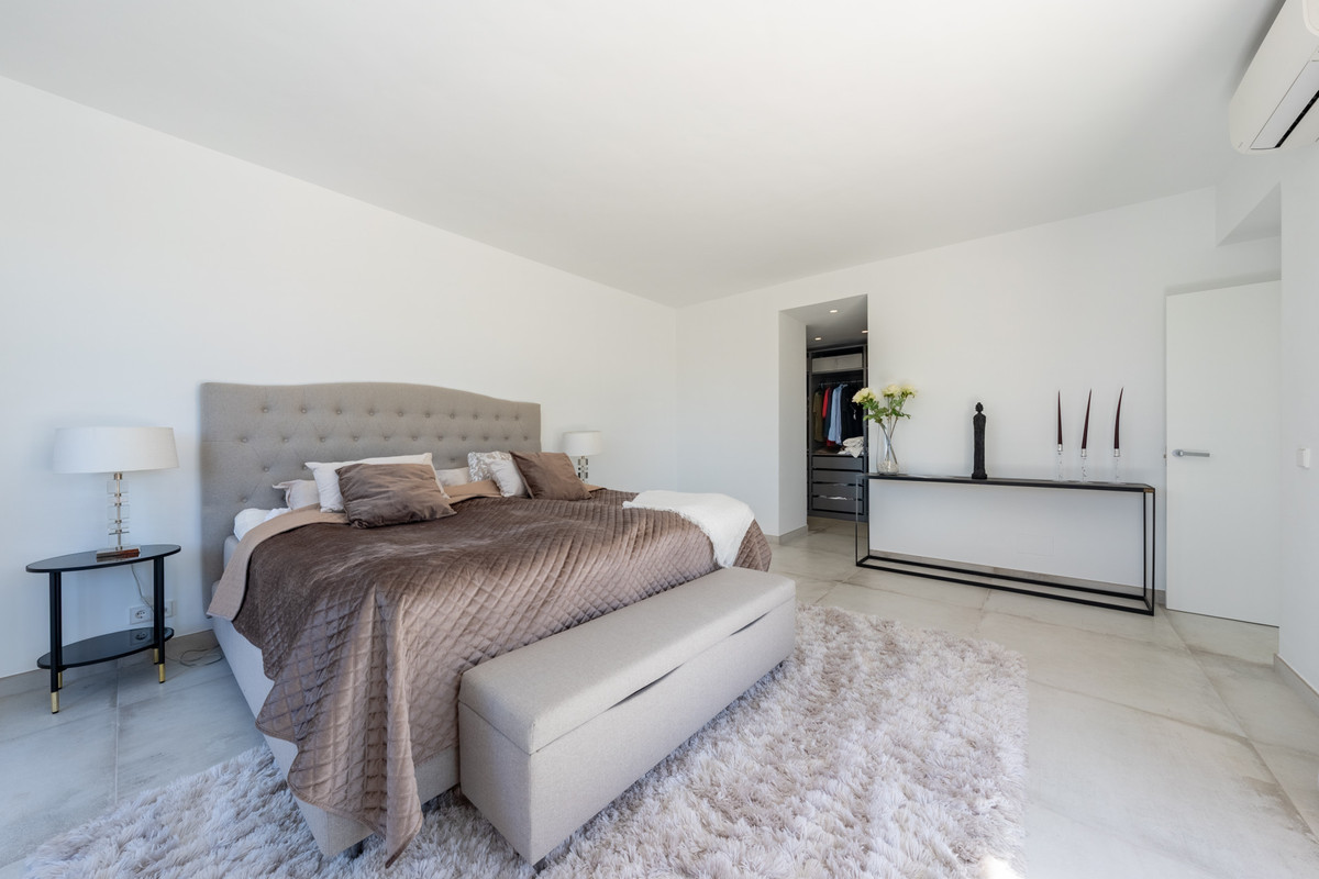 3 Bed Apartment for sale in Nueva Andalucía Costa Del Sol, Málaga, Spain