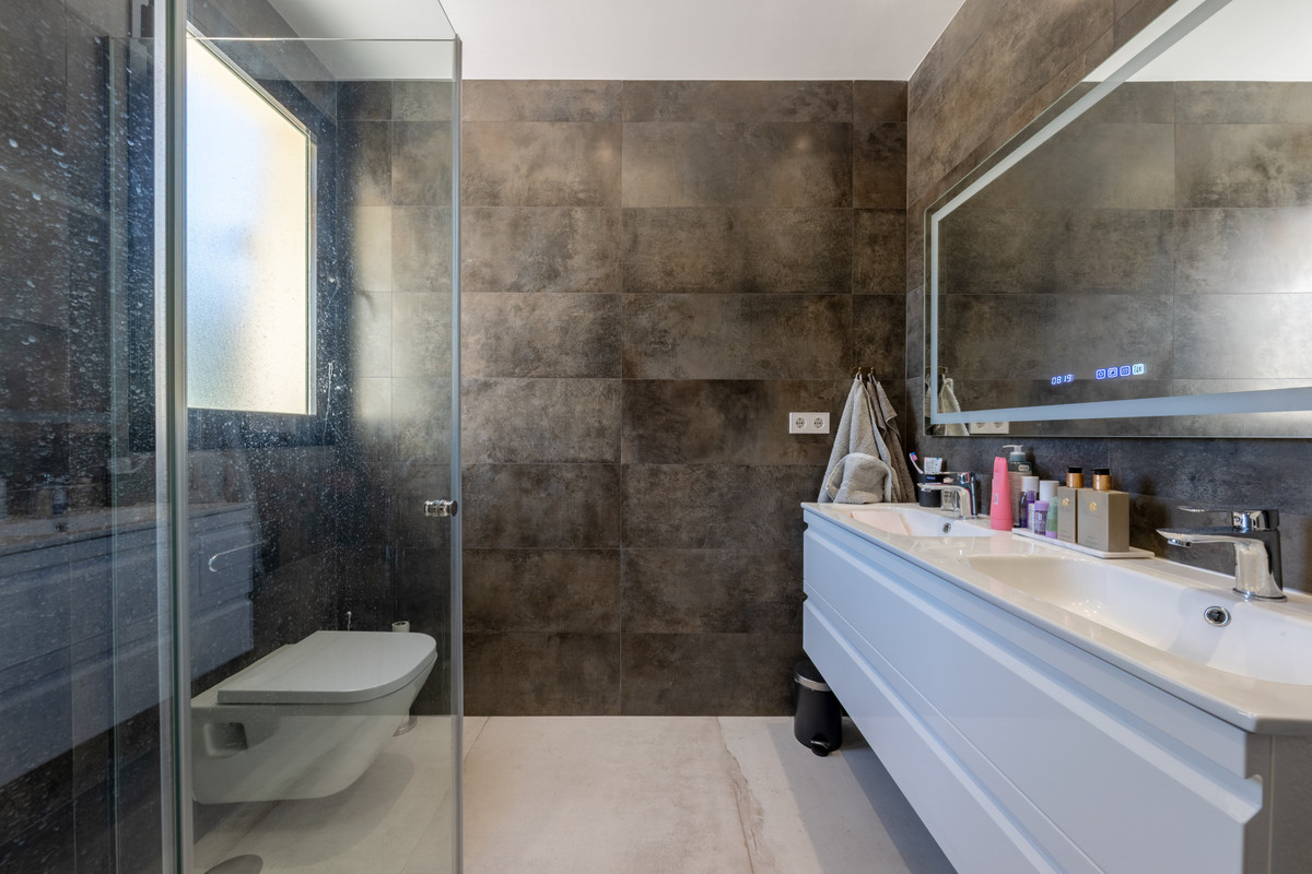 3 Bed Apartment for sale in Nueva Andalucía Costa Del Sol, Málaga, Spain