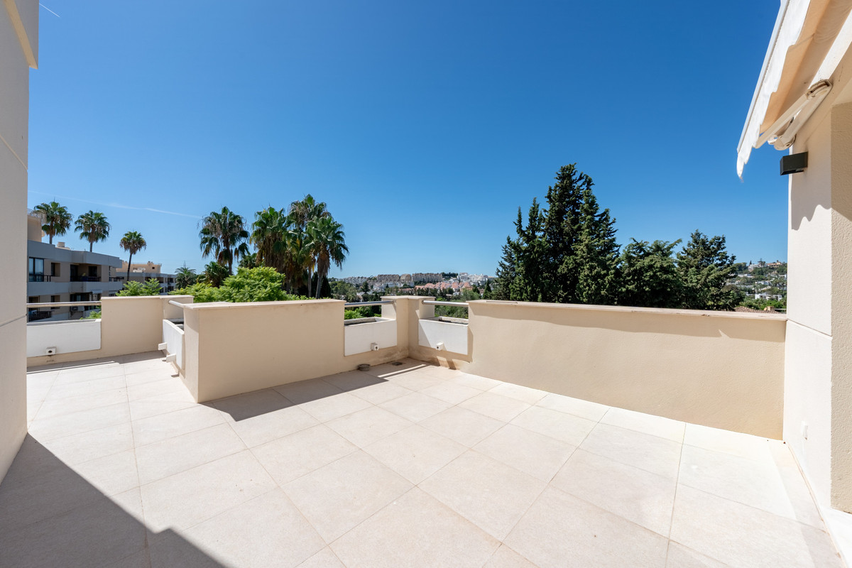 3 Bed Apartment for sale in Nueva Andalucía Costa Del Sol, Málaga, Spain