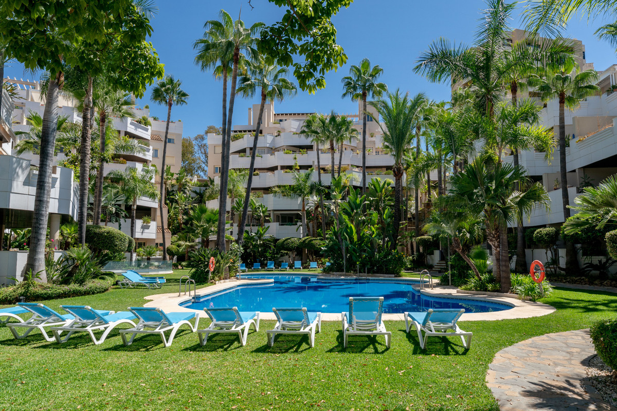 3 Bed Apartment for sale in Nueva Andalucía Costa Del Sol, Málaga, Spain