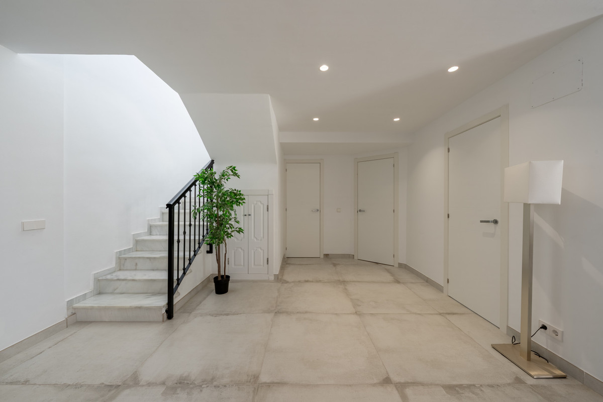 3 Bed Apartment for sale in Nueva Andalucía Costa Del Sol, Málaga, Spain