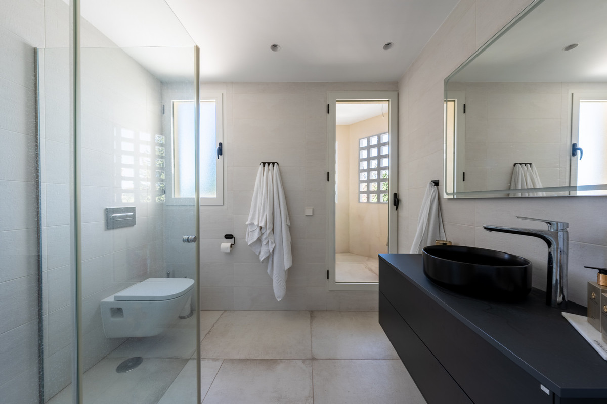 3 Bed Apartment for sale in Nueva Andalucía Costa Del Sol, Málaga, Spain