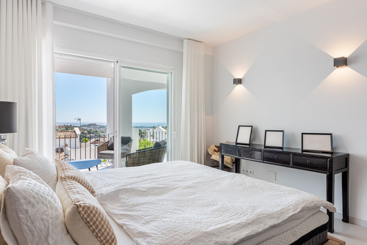 3 Bed Apartment for sale in La Quinta Costa Del Sol, Málaga, Spain