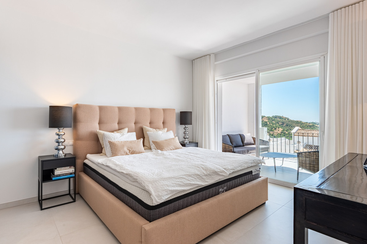 3 Bed Apartment for sale in La Quinta Costa Del Sol, Málaga, Spain