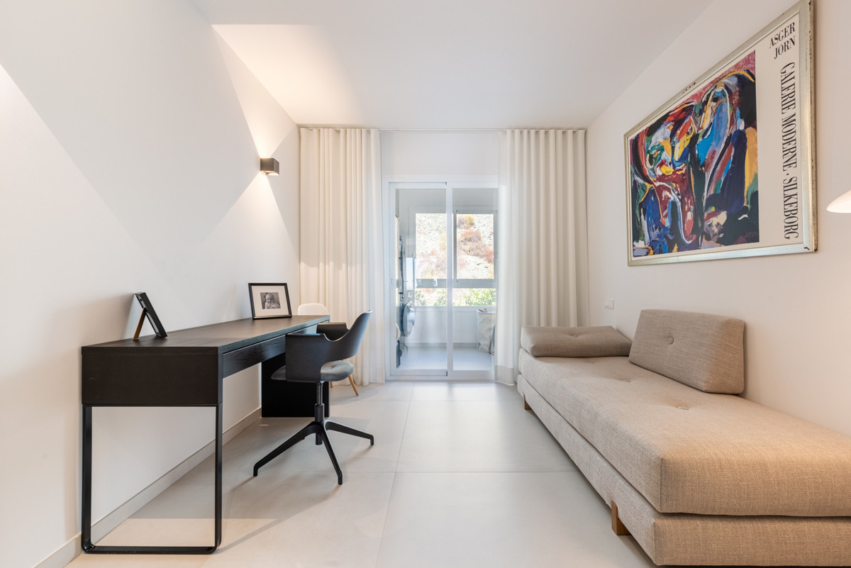 3 Bed Apartment for sale in La Quinta Costa Del Sol, Málaga, Spain