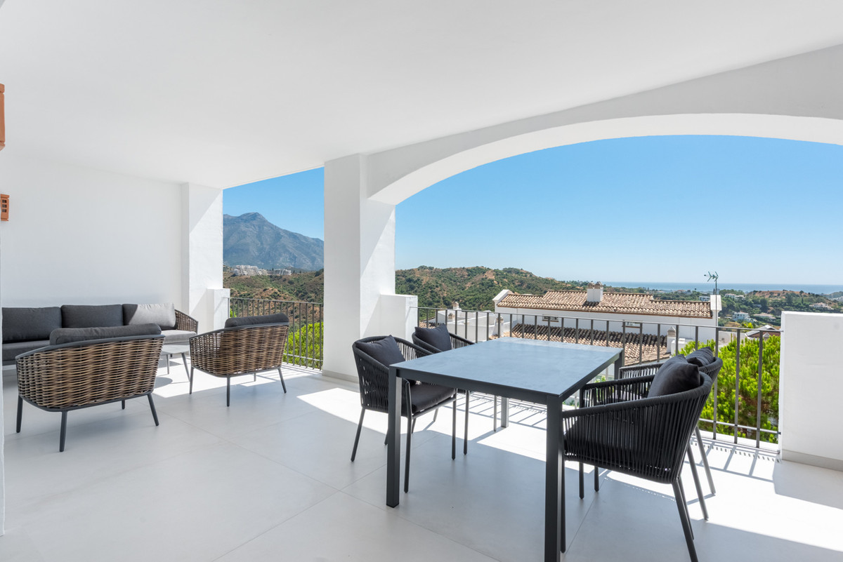 3 Bed Apartment for sale in La Quinta Costa Del Sol, Málaga, Spain