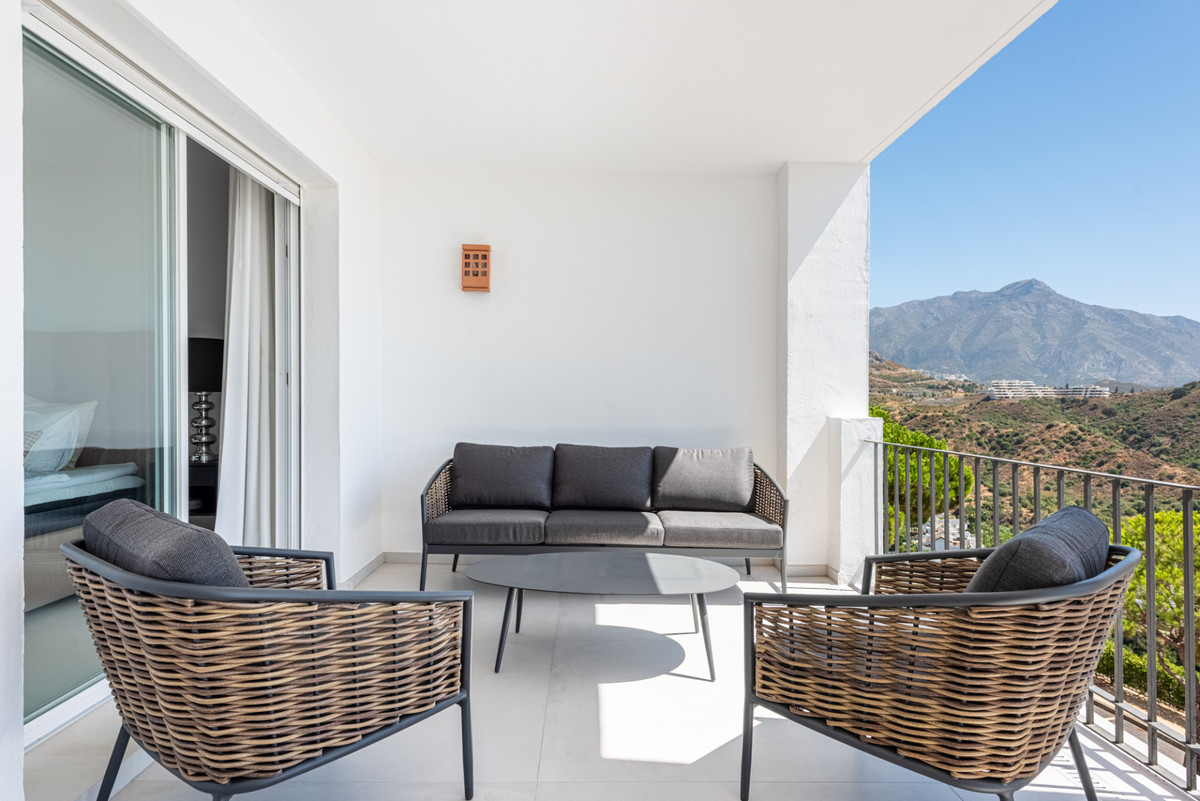 3 Bed Apartment for sale in La Quinta Costa Del Sol, Málaga, Spain
