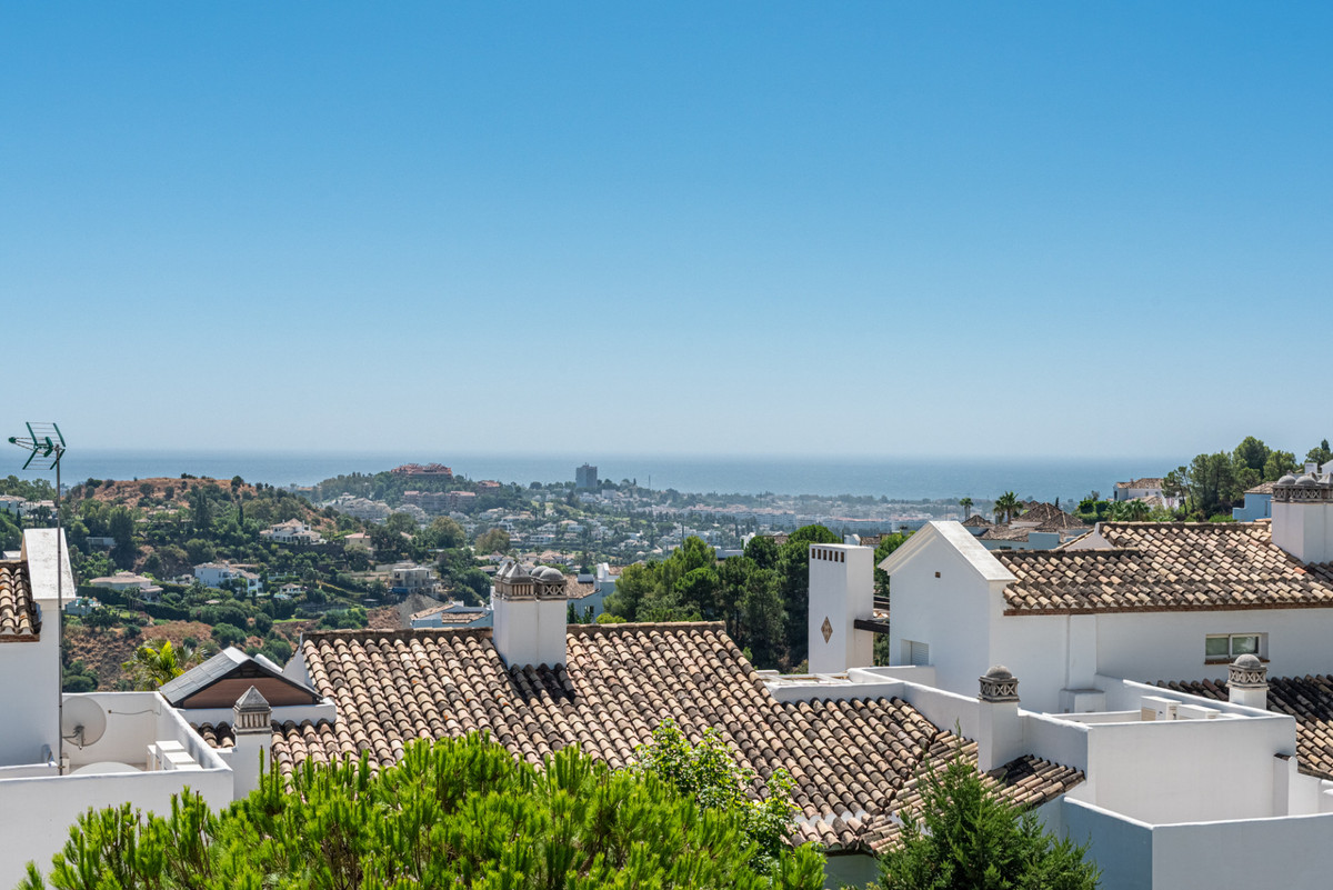 3 Bed Apartment for sale in La Quinta Costa Del Sol, Málaga, Spain
