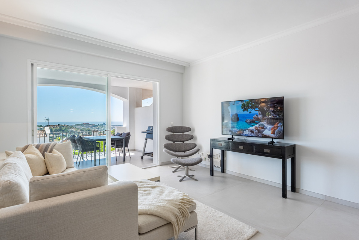 3 Bed Apartment for sale in La Quinta Costa Del Sol, Málaga, Spain